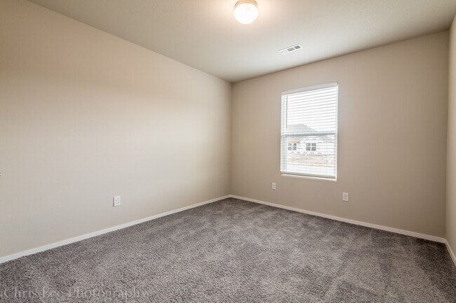 Building Photo - 4BR Home w/Fenced Yard