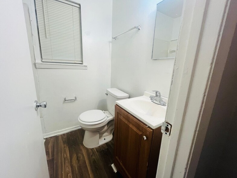 Building Photo - 4053 Log Cabin Dr