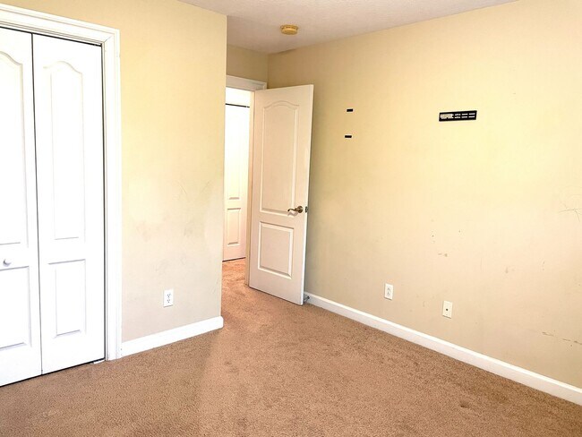 Building Photo - Beautifully Maintained Home in the Heart o...