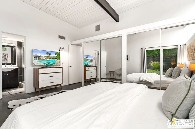 Building Photo - 400 E Glen Cir S