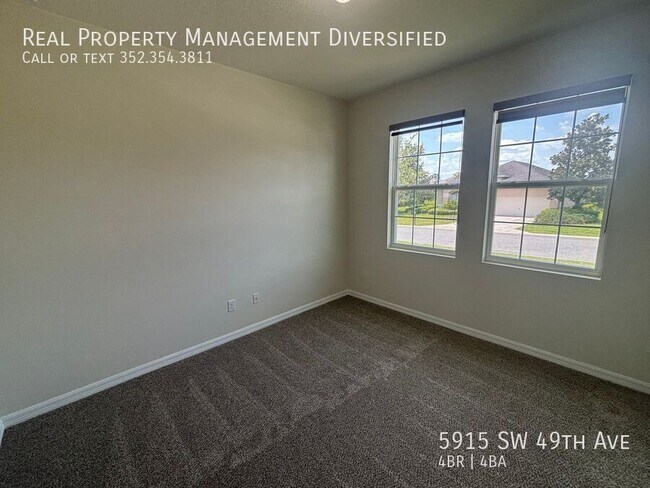 Building Photo - 5915 SW 49th Ave