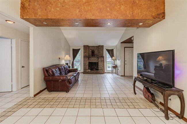 Building Photo - 2 Lake Thomas Dr