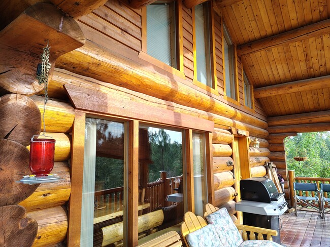 Building Photo - Therault Lake Log Home