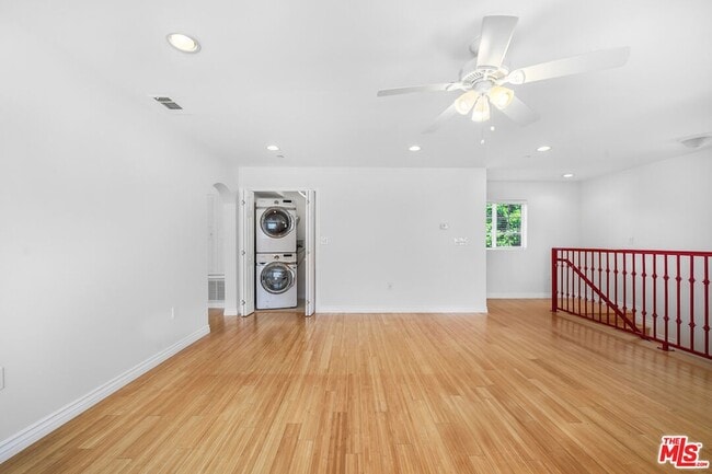 Building Photo - 741 N Las Palmas Ave