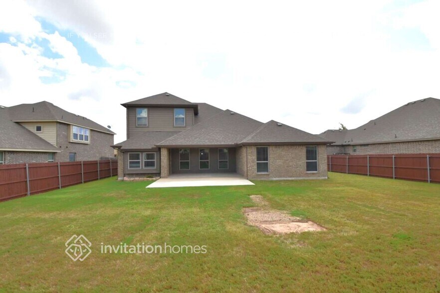 Building Photo - 5609 Paradise Dr