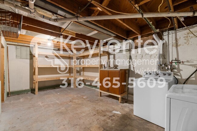Building Photo - 1728 E McKnight Dr