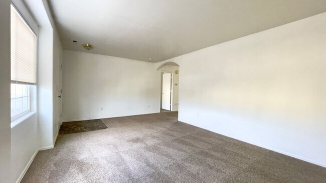 Building Photo - Upper 2 bed, 2 bath Condo on Leland for rent!