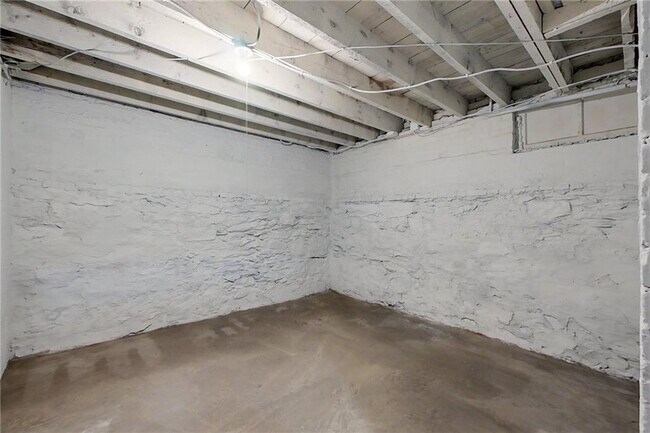 Building Photo - 41 Almy St