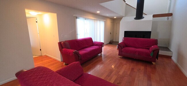 Building Photo - 1745 Deer Creek Ct
