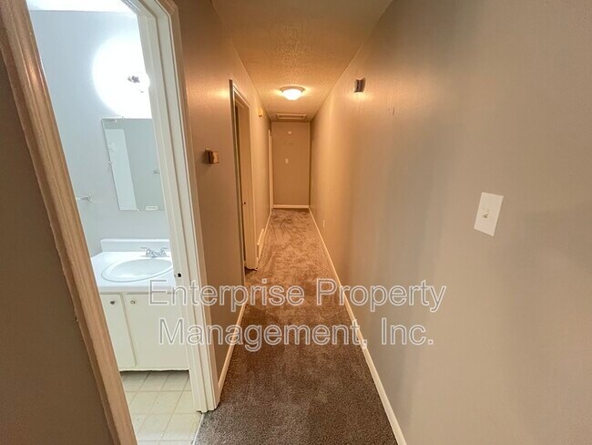 Building Photo - 1365 Garden Rd