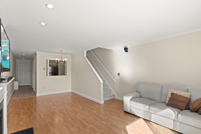 Building Photo - 7 River Rd