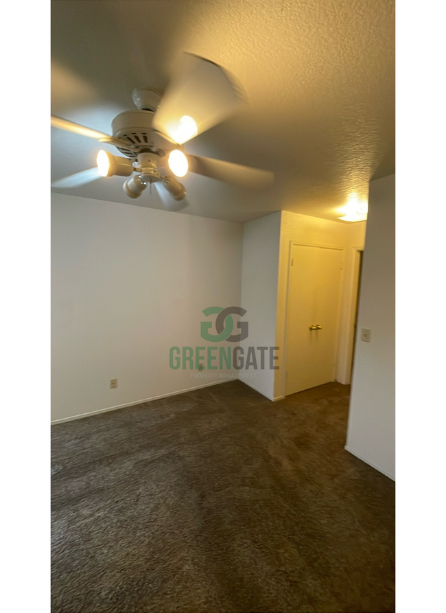 Building Photo - Gate Community 2 Bedroom Condo Availabilit...