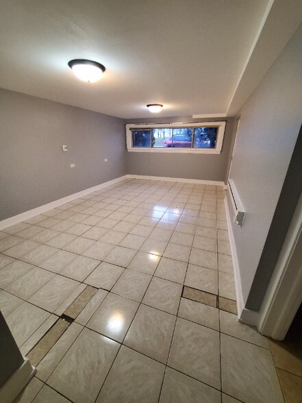 Primary Photo - 6440 W Montrose Ave