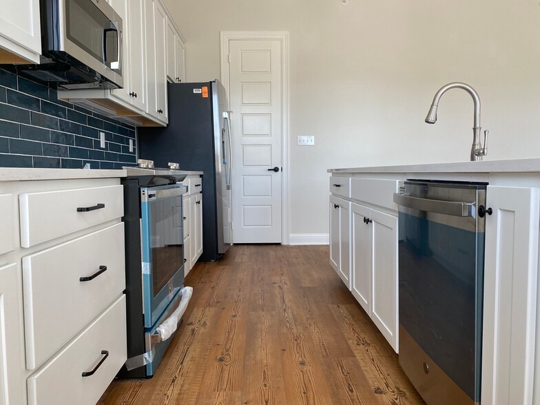 Building Photo - 1028 Bridgewater Ave