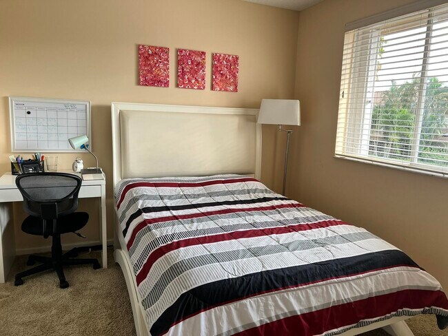 Building Photo - 6787 Via Regina