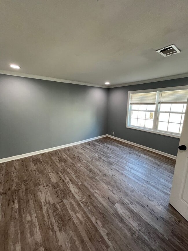 Building Photo - 2635 Royal St