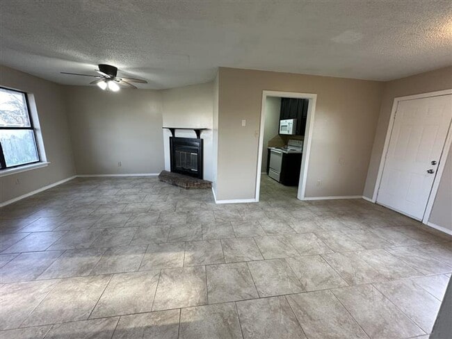 Building Photo - 12747 Candleridge Dr