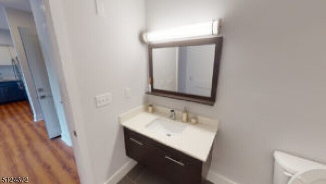 Building Photo - 1140 E St Georges Ave