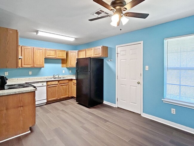 Building Photo - Charming 3 bedroom, 2 bath Home - Jefferso...