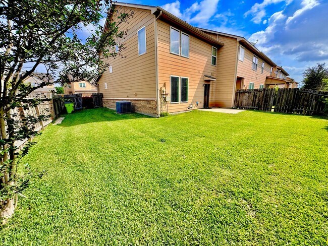 Building Photo - 3947 Calgary Cir