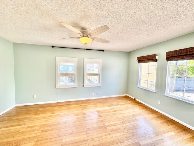 Building Photo - 1505 Avenue L