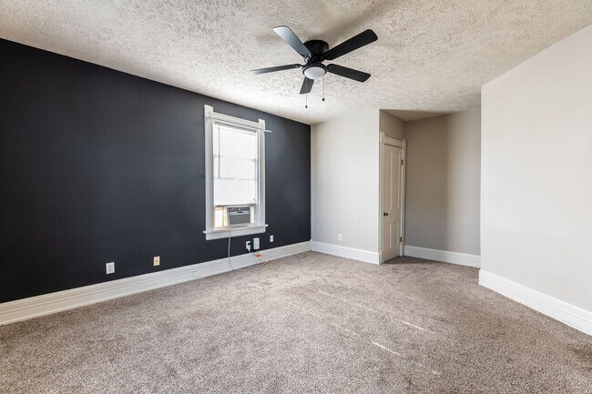 Building Photo - Hudson Ave.