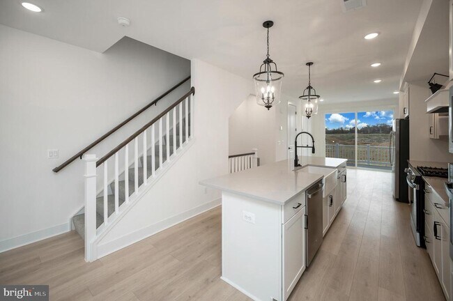 Building Photo - 9403 Pacific Elm St