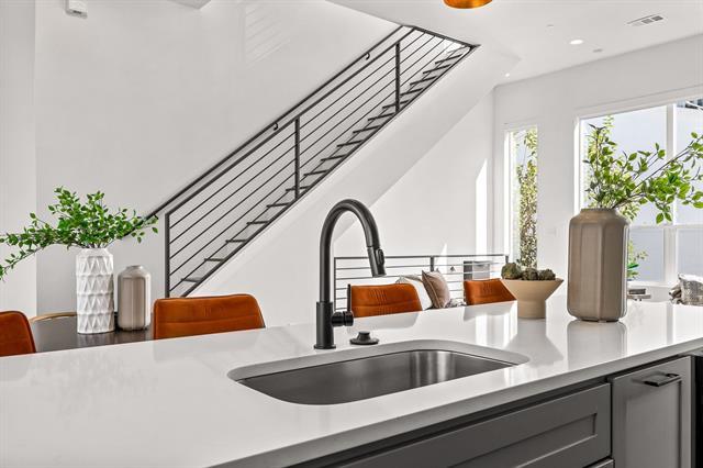 Building Photo - 2317 Moser Ave