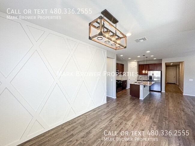 Building Photo - 4594 Kirkland Ave