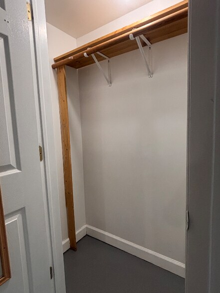 Building Photo - 1101 W 16th St