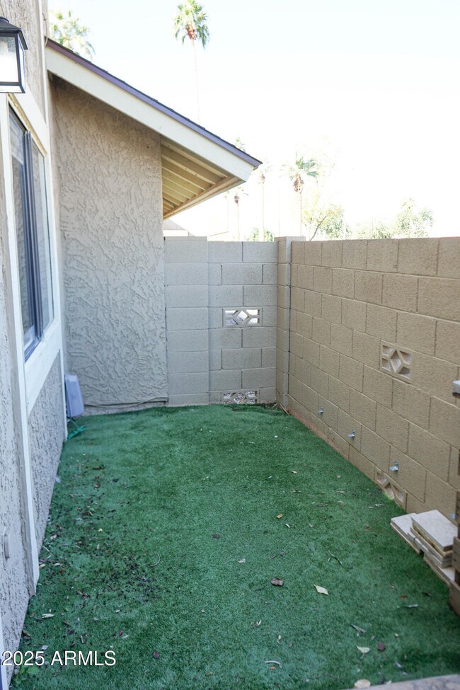 Building Photo - 1261 N 84th Pl