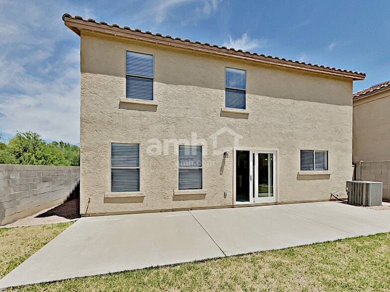 Building Photo - 8841 E Portobello Ave