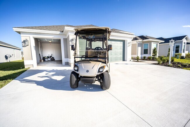 Building Photo - Seasonal 3BR/2BA  with 2-car Garage and PO...