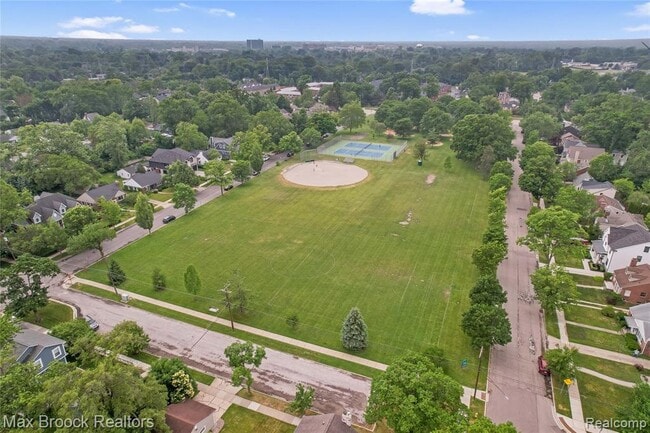 Building Photo - 2120 Buckingham Ave