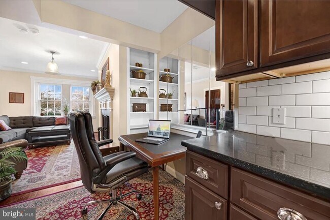 Building Photo - 721 12th St SE