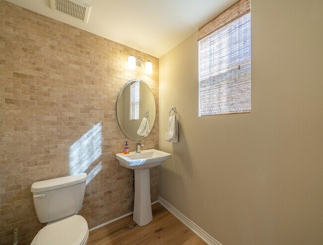 Building Photo - Gorgeous Lomita Townhome