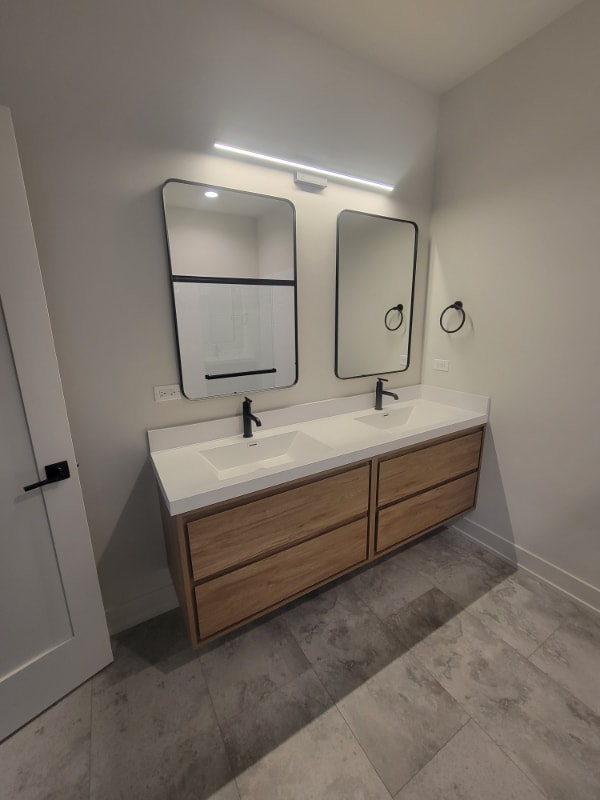 Building Photo - 302 W Liberty Dr