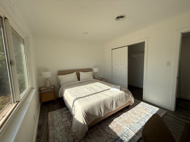 Building Photo - 4552 Alta Mesa Dr