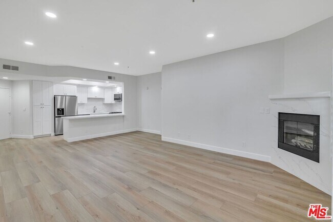 Building Photo - 4477 Woodman Ave