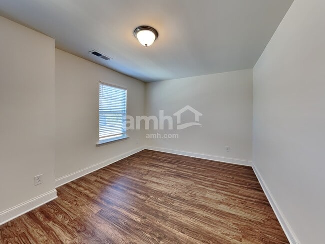 Building Photo - 504 Cash Circle