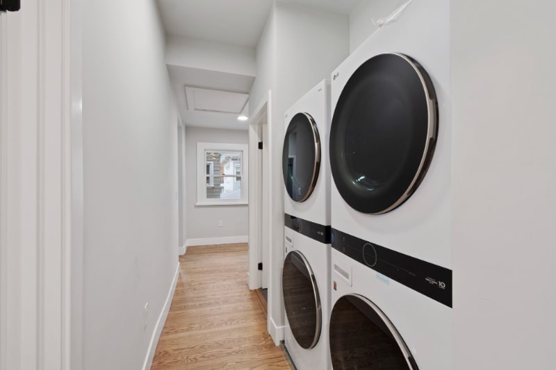 Building Photo - 1022 G St