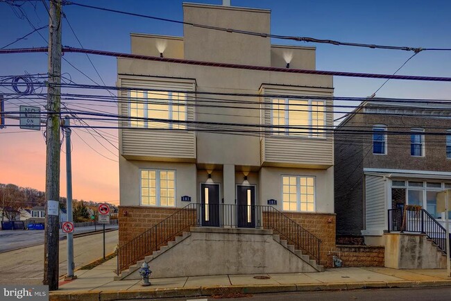 Building Photo - 103 Front St