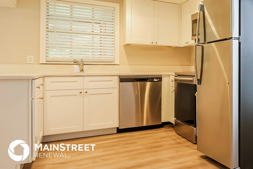 Building Photo - 2120 Redleaf Dr