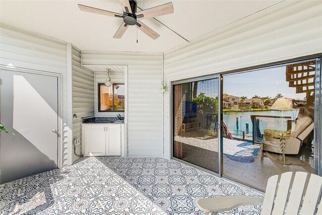 Building Photo - 557 Pinellas Bayway S