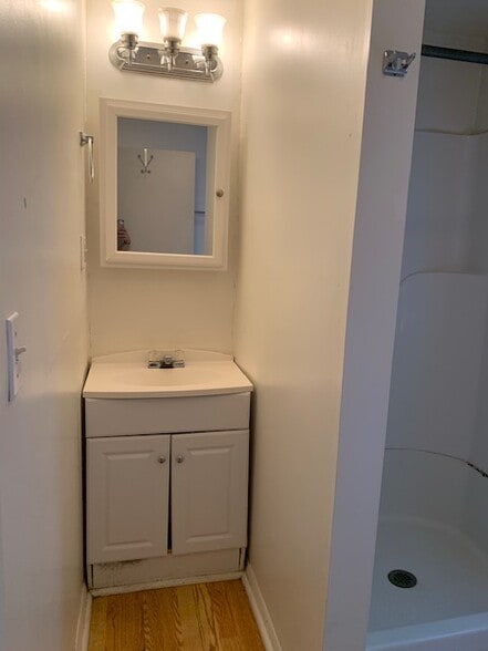 Bathroom - 350 W 9th St