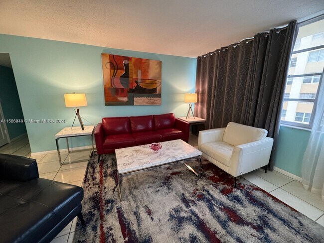 Building Photo - 1817 S Ocean Dr