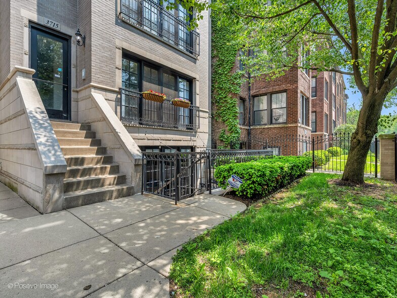 Building Photo - 3715 N Wilton Ave