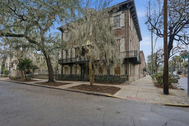 Building Photo - 124 E Mc Donough St