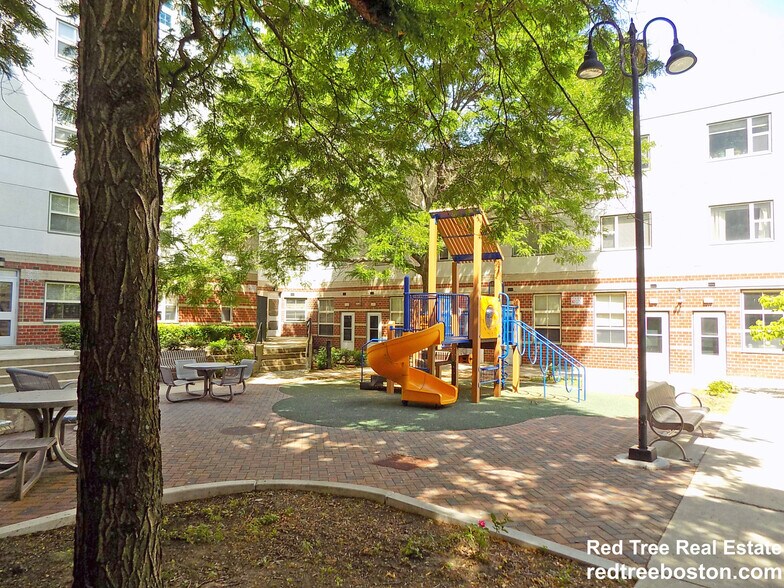 Building Photo - 888 Washington St