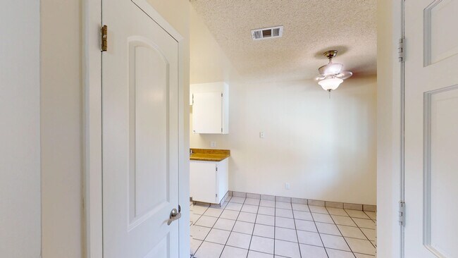 Building Photo - 18193 Happy Ln